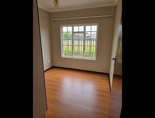4 BEDROOM HOUSE FOR SALE IN MANDELA VIEW